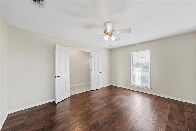 unfurnished room with wood-type flooring and ceiling fan