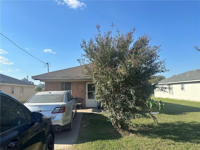 view of front of house featuring a front yard