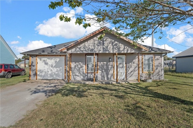 view of front of house featuring a front yard and a garage