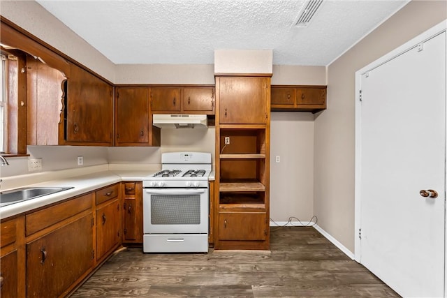 kitchen featuring sink, white range with gas stovetop, dark hardwood / wood-style floors, and a textured ceiling