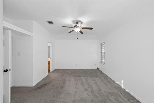 carpeted empty room featuring ceiling fan