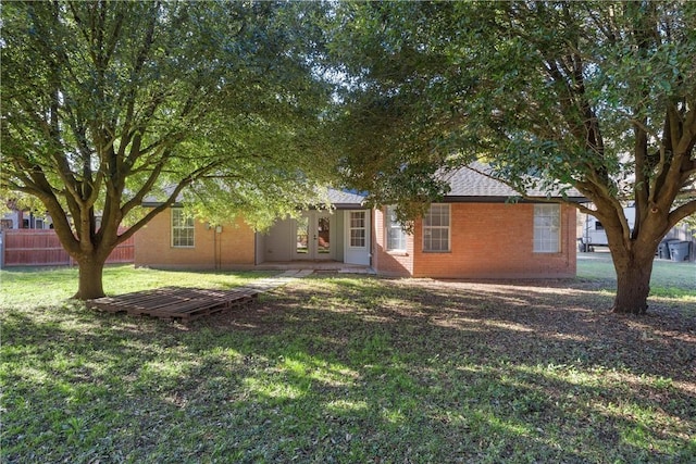 view of front of house with a front lawn