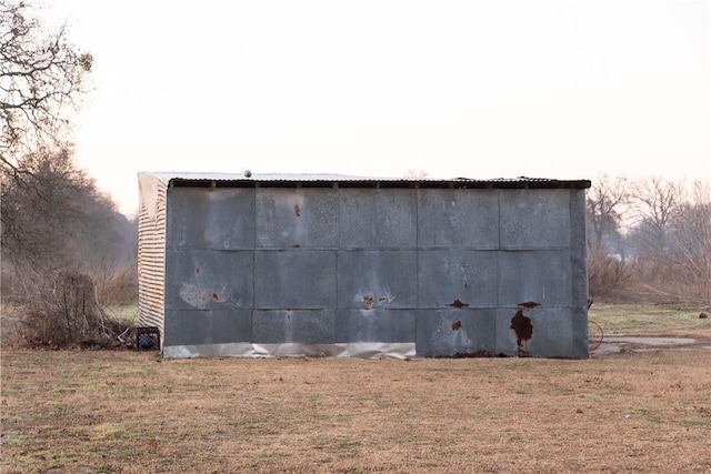 exterior space featuring an outbuilding