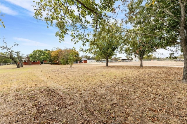 view of yard featuring a rural view