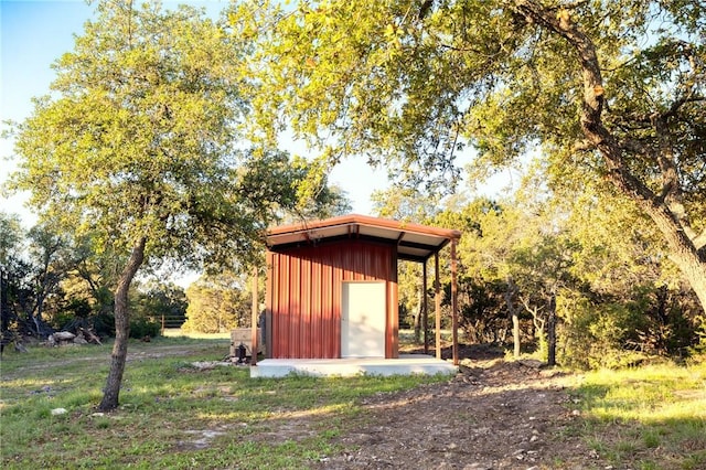 view of outbuilding