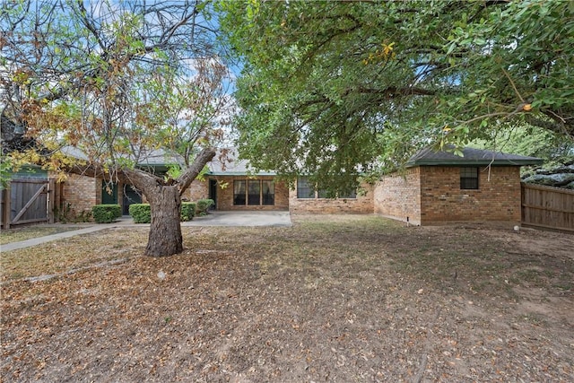 view of yard with a patio