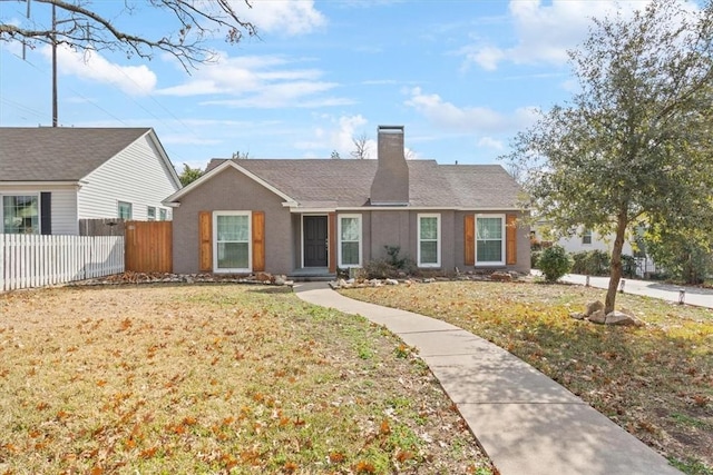 ranch-style home featuring a front lawn