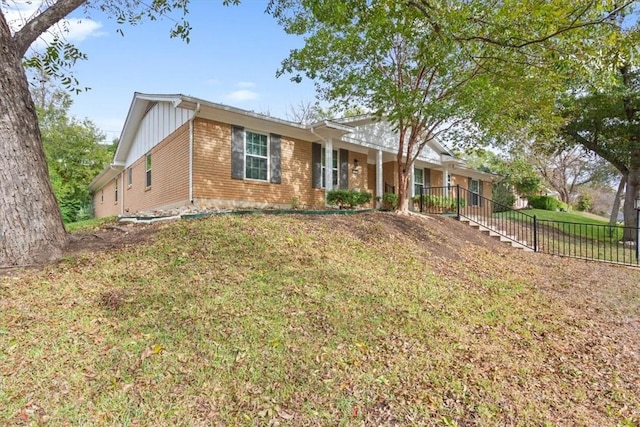 ranch-style home featuring a front yard