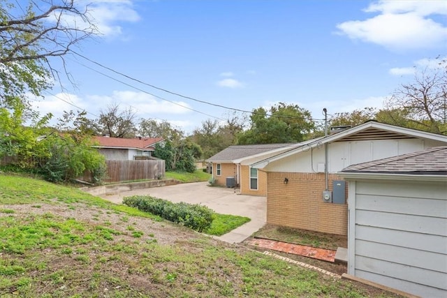 view of yard with a patio