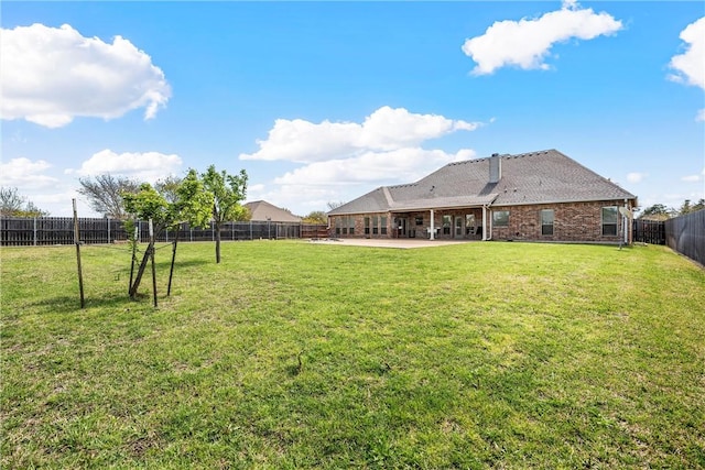 view of yard featuring a patio