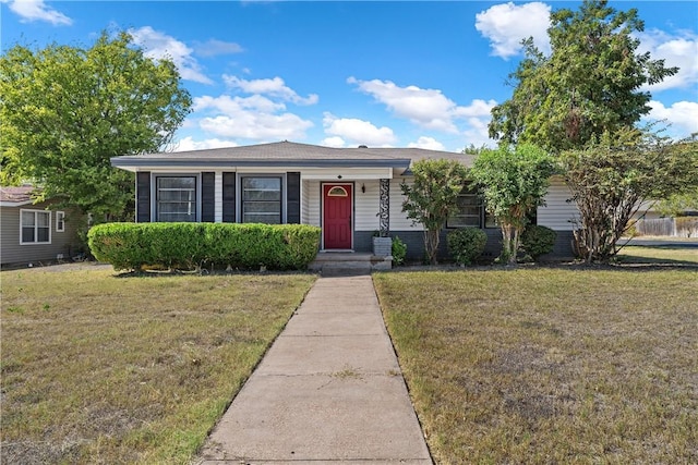 view of front of property with a front lawn