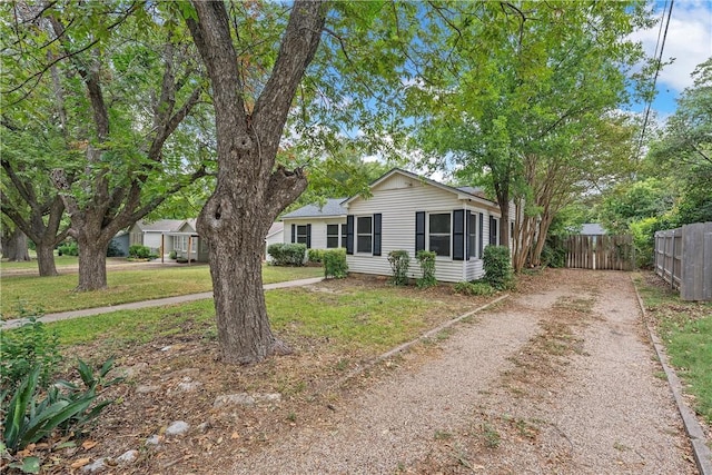 ranch-style home featuring a front yard