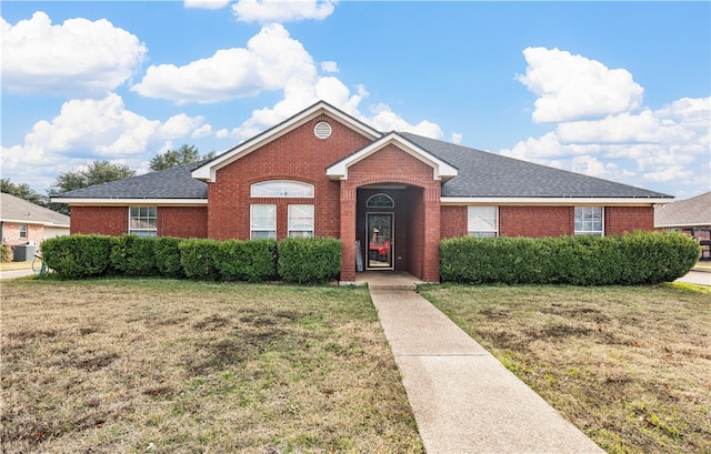 single story home with a front yard