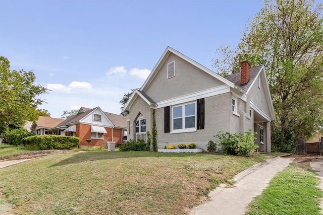 view of front of house with a front yard