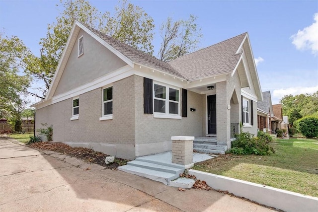 view of front of home featuring a front lawn