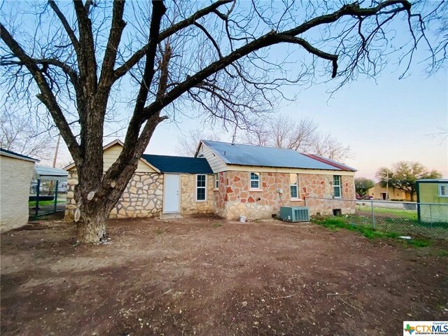 view of back house at dusk