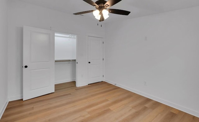 unfurnished bedroom with light wood finished floors, ceiling fan, a closet, and baseboards