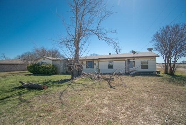 ranch-style home featuring a front yard