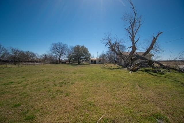 view of yard featuring a rural view