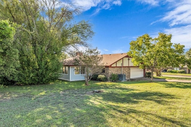 view of front of house featuring a garage and a front yard