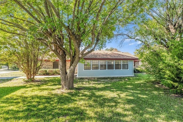 view of side of property featuring a lawn