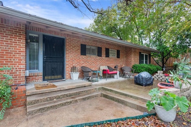 entrance to property featuring a patio