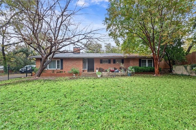 single story home featuring a front lawn