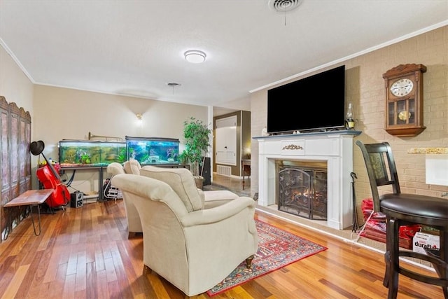 living room featuring hardwood / wood-style flooring and crown molding