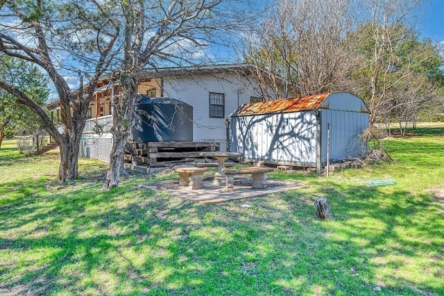 view of yard with a storage shed