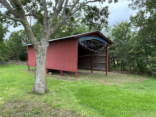 view of outdoor structure featuring a lawn