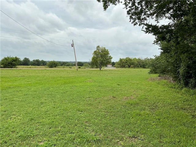 view of yard featuring a rural view