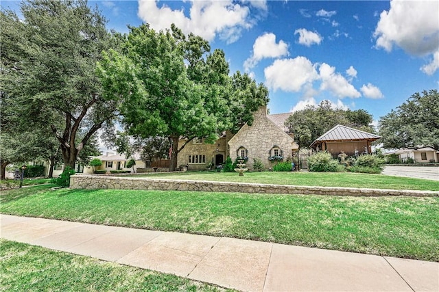 view of front of house with a front lawn