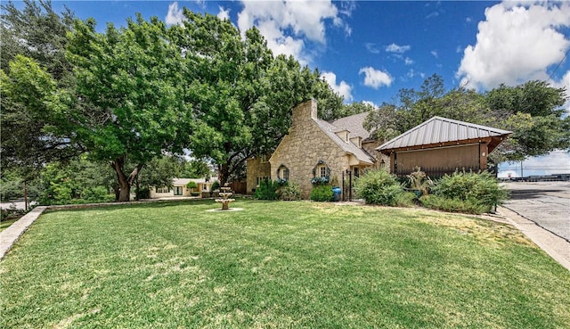 view of front facade with a front lawn