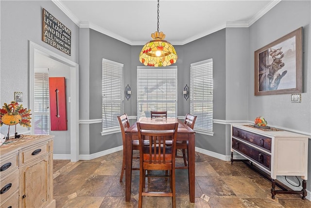 dining area with ornamental molding