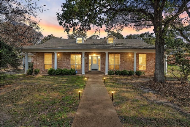 view of front of home featuring a yard