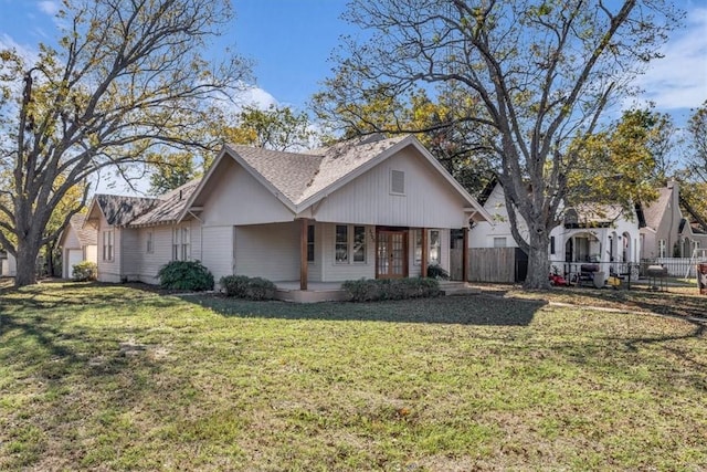 view of front of home with a porch and a front lawn