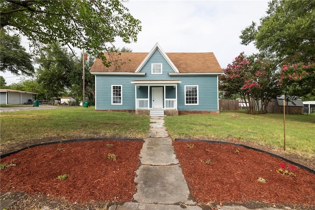 view of front facade with a front yard