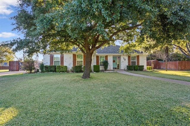 view of front of home with a front lawn