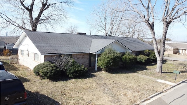 ranch-style house featuring a front yard