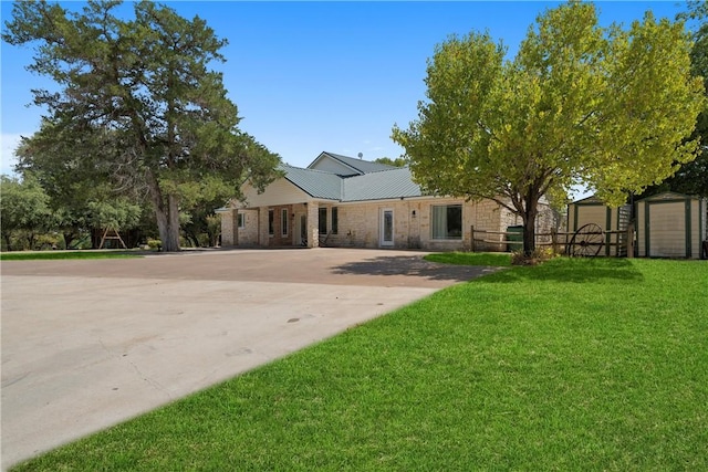 view of front of house featuring a front yard