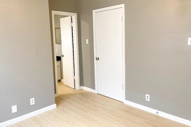 unfurnished room featuring light hardwood / wood-style flooring