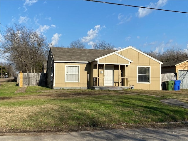 view of front of home with a front yard