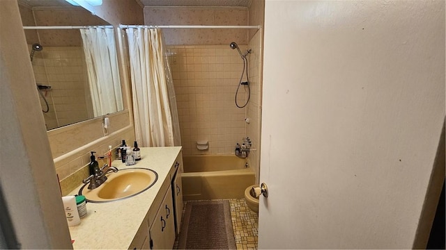 full bathroom featuring backsplash, shower / bath combo with shower curtain, vanity, and toilet