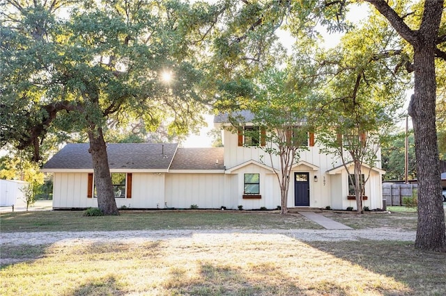 modern farmhouse style home with a front lawn