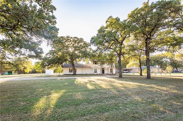 view of front of house with a front yard