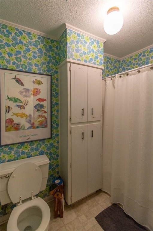 bathroom featuring crown molding, a textured ceiling, and toilet