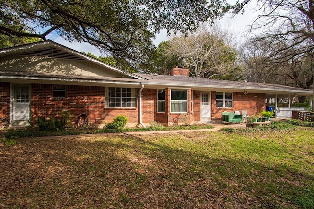 single story home with a front yard