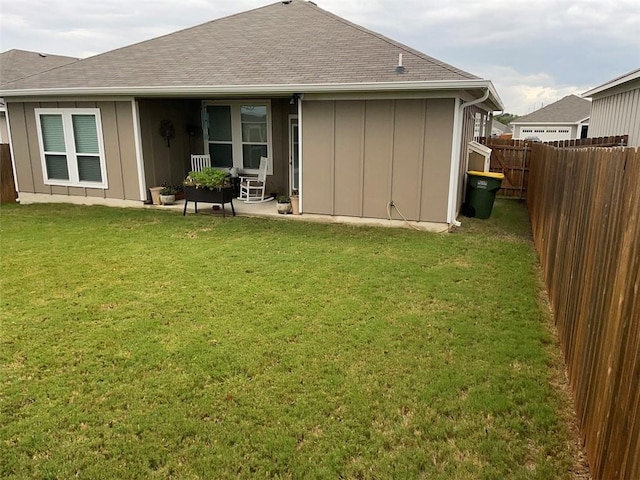 back of house featuring a lawn