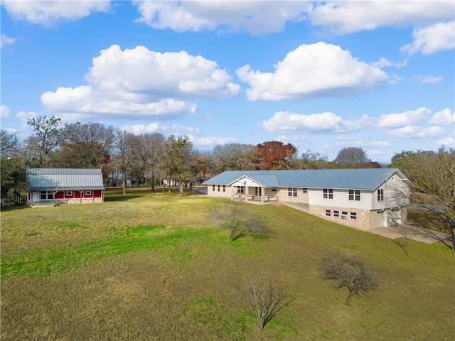 exterior space featuring a front yard