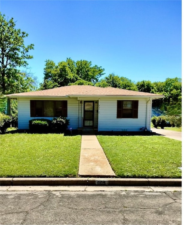 ranch-style house with a front yard